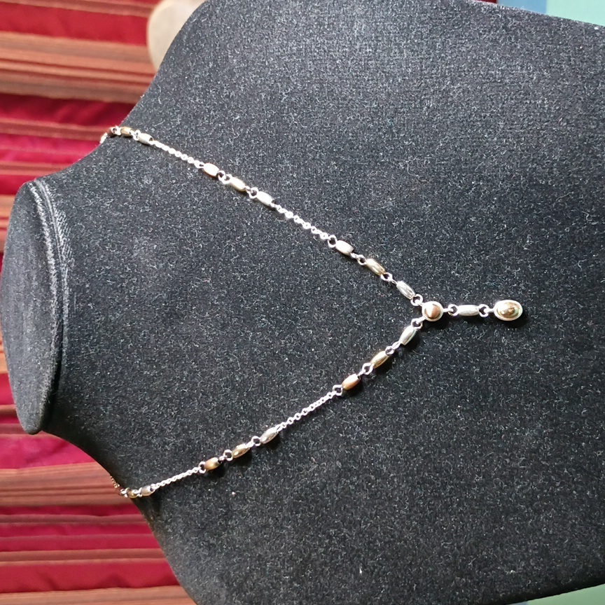Carolina Herrera Silvertone Goldtone Necklace Gorgeous 29$